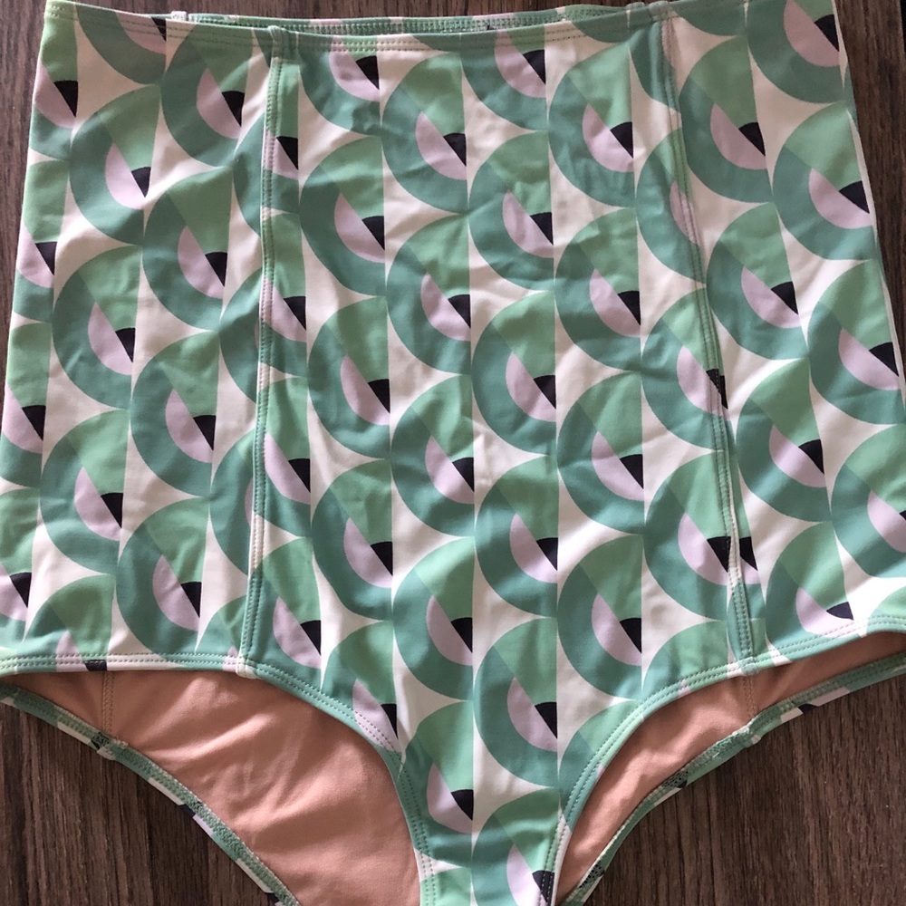 #kortnijeane “Birds” 🐦 Extended Hi-waist Bottoms.